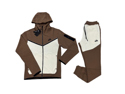 NIKE TECH FLEECE SET SMEDO BIJELI