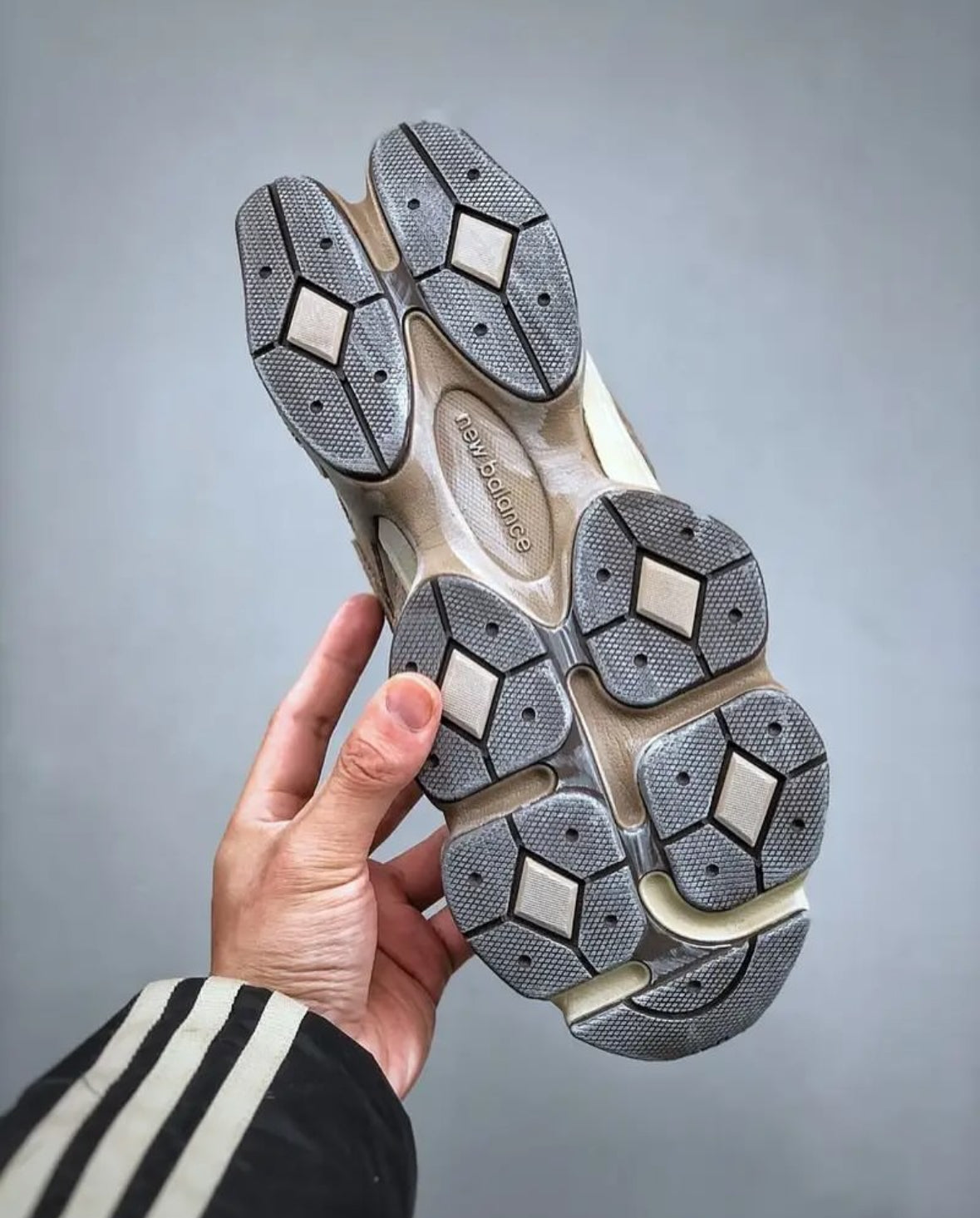 NEW BALANCE 9060 "MUSHROOM"