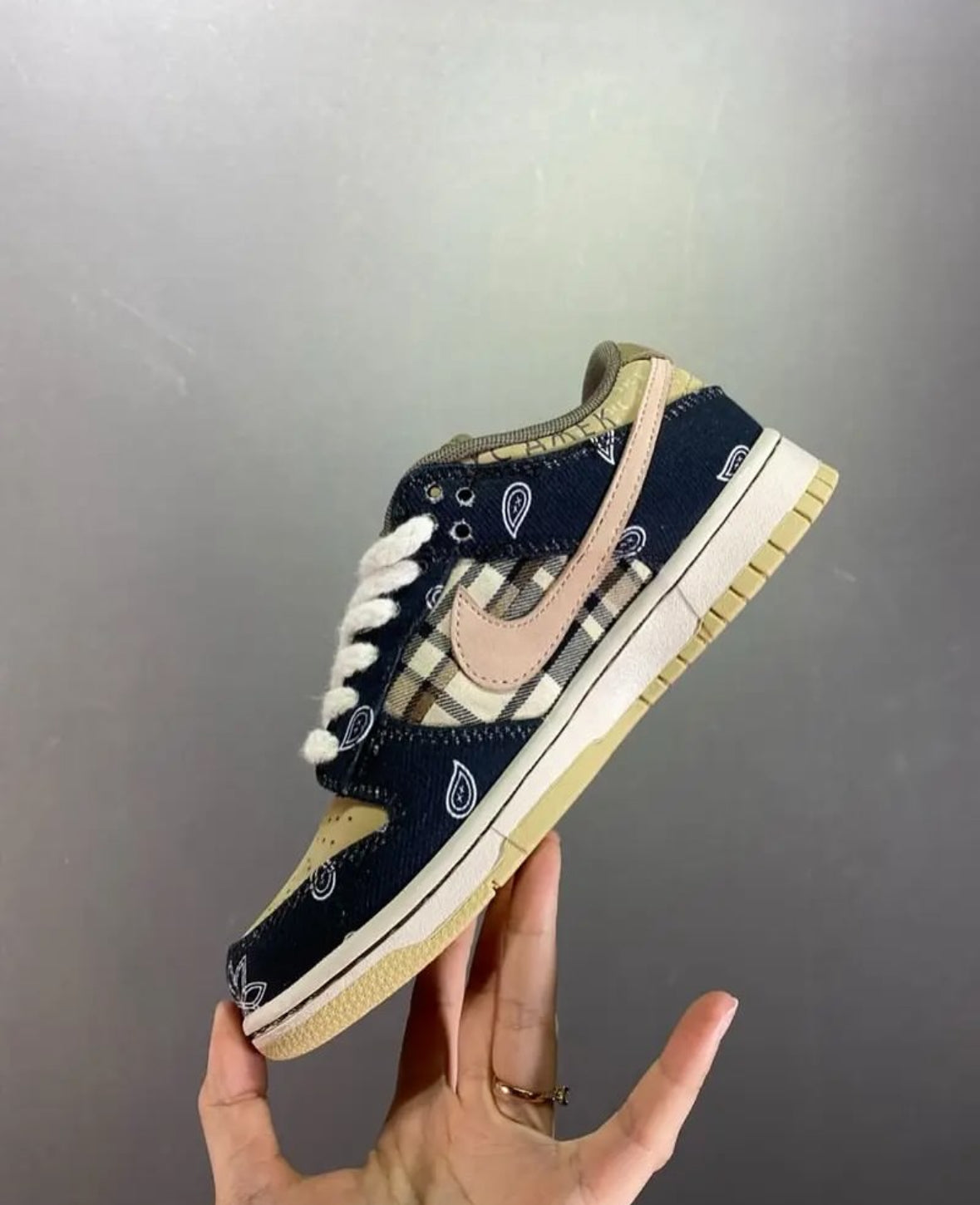 NIKE X TRAVIS SCOTT DUNK LOW