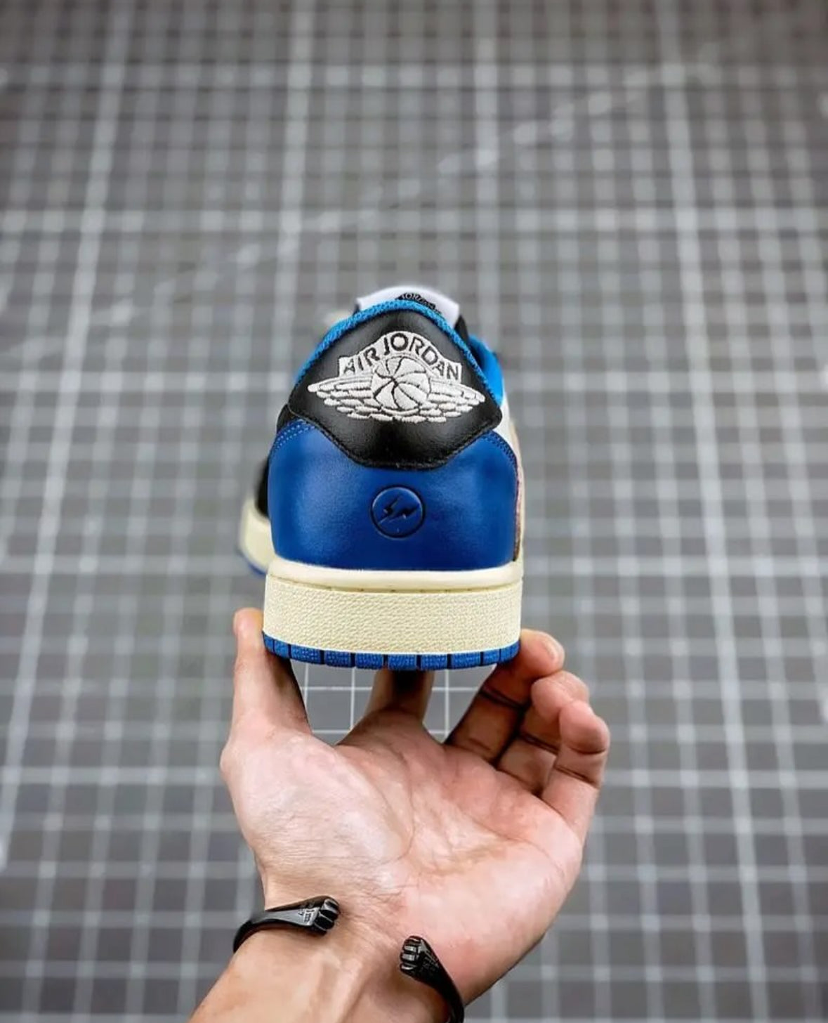 JORDAN TRAVIS SCOTT BLUE MOCHA